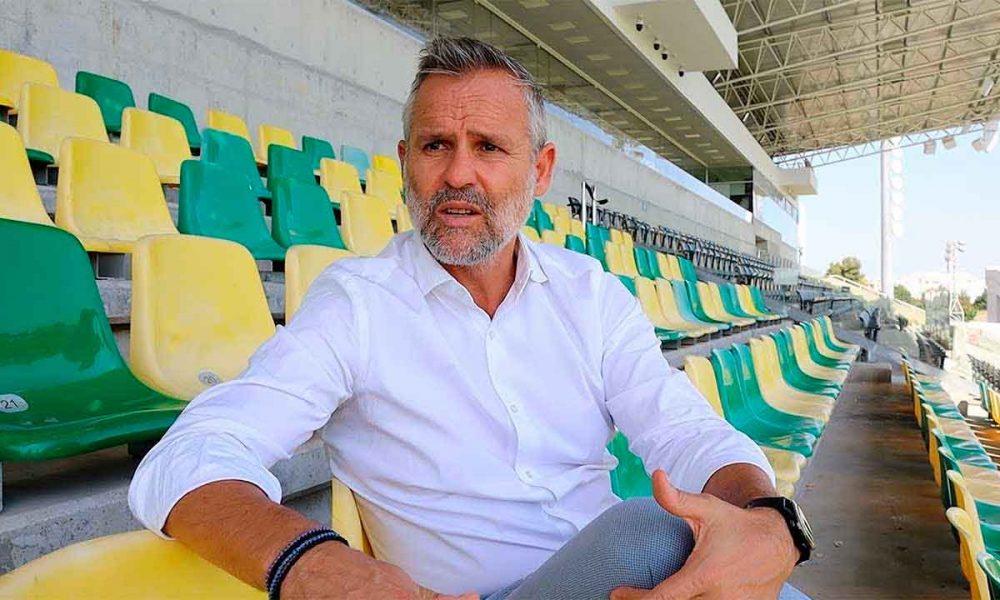 Xavi Roca Videoreportaje. Xavi Roca, el 'arquitecto' del AEK Larnaca