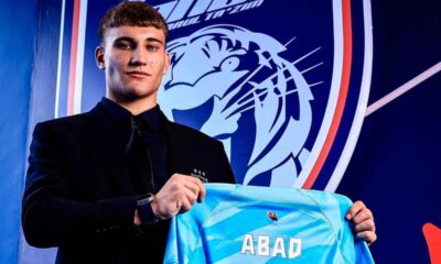 Christian-Abad-durante-su-presentacion-como-nuevo-portero-de-Johor-FC