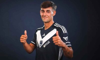 El-futbolista-español-Pedro-Díaz-durante-su-presentación-con-el-Girondins-de-Burdeos