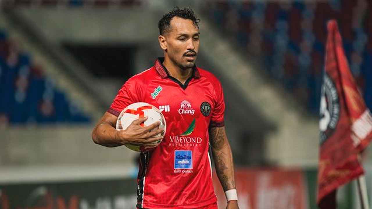 Jeffren-Suárez,-durante-su-etapa-como-futbolista-en-el-Chiangmai-United
