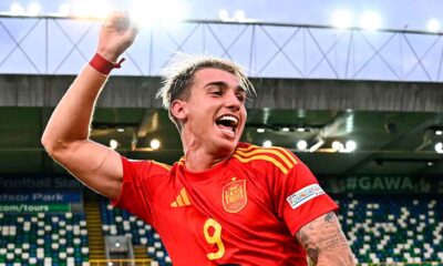 iker-bravo-celebra-el-europeo-sub19-conseguido-con-españa
