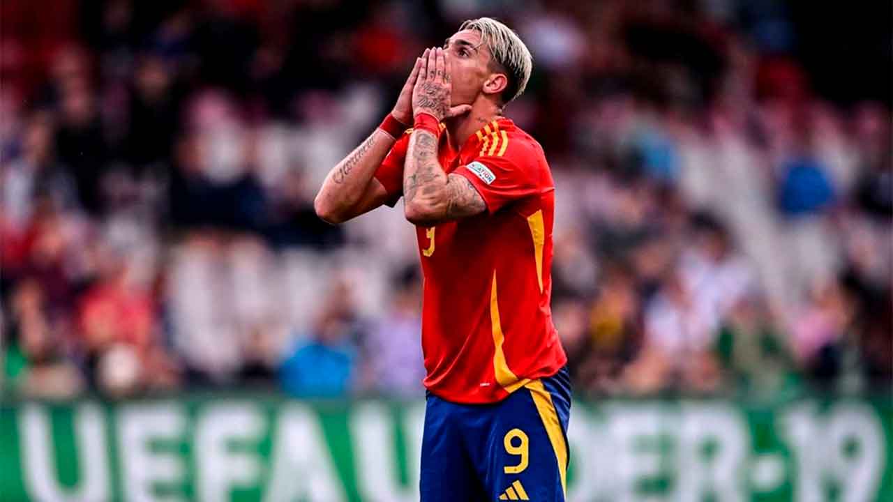 iker-bravo-durante-un-partido-de-la-selección-española-de-fútbol