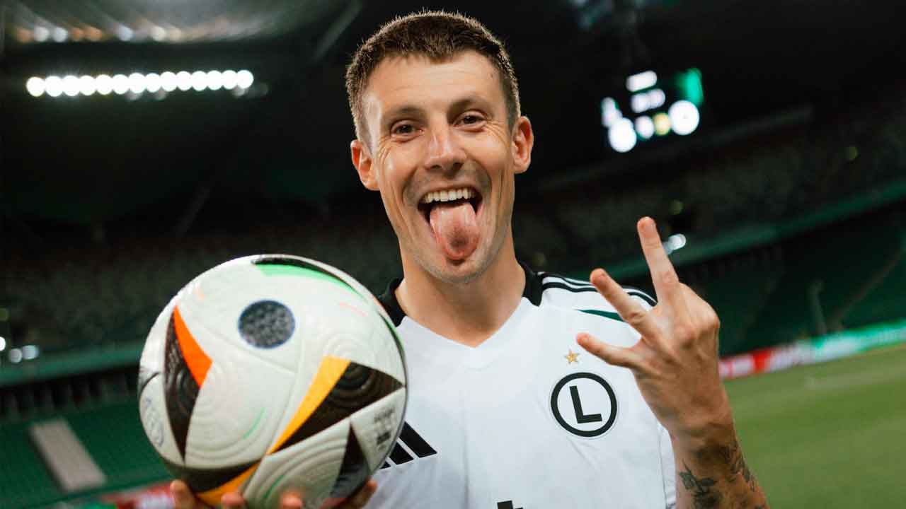 marc-gual-celebra-su-hattrick-con-el-legia-en-conference-league