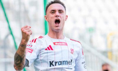 Andreu-Arasa,-jugador-español-del-LKS-Lodz,-celebra-uno-de-sus-goles-en-Polonia