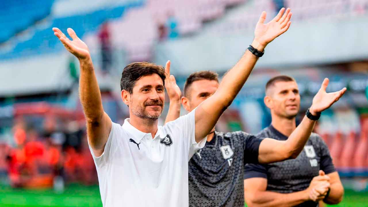 víctor-sánchez-del-amo-celebra-una-de-sus-victorias-como-entrenador-del-olimpija