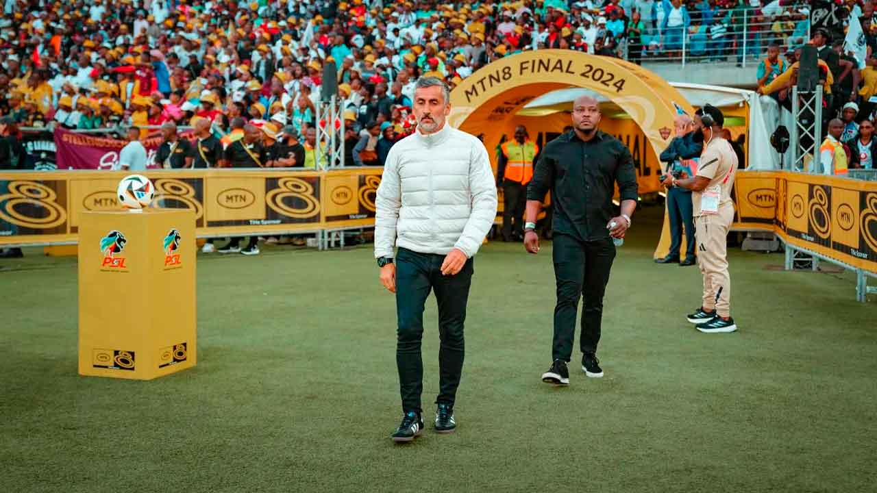 El-español-José-Riveiro-durante-la-final-de-la-MTN-8-en-Sudáfrica
