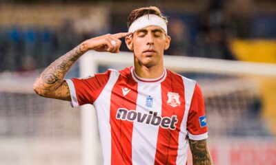 Jefté-Betancor-celebra-uno-de-sus-goles-en-Grecia