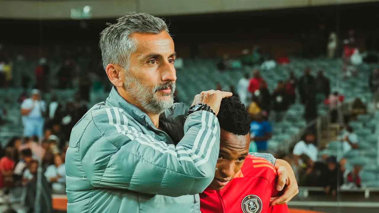jose-riveiro-durante-un-partido-de-orlando-pirates