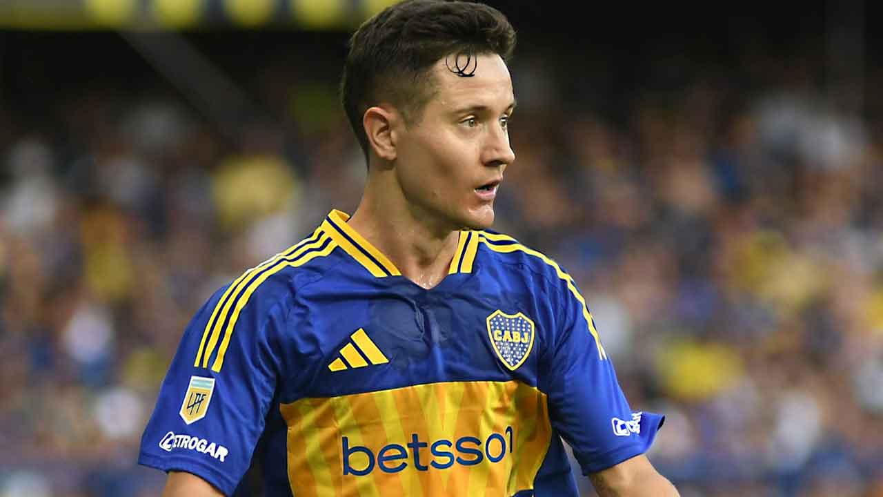 ANDER-HERRERA-EN-SU-DEBUT-EN-LA-BOMBONERA-CON-LA-CAMISETA-DE-BOCA-JUNIORS