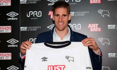 raul-albentosa-durante-su-presentación-con-el-derby-county