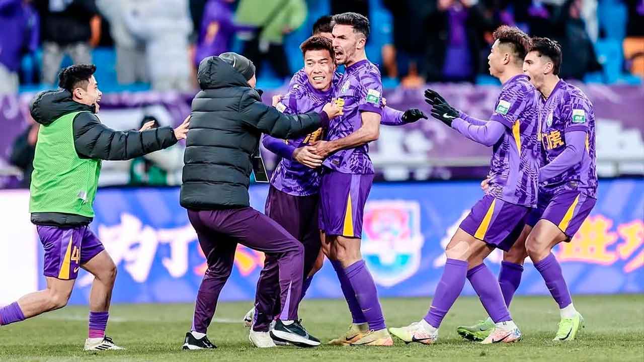 Alberto-Quiles-celebra-su-primer-doblete-en-China