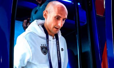 El-español-Natxo-Insa-antes-de-un-partido-de-la-Champions-asiática-con-Johor-FC