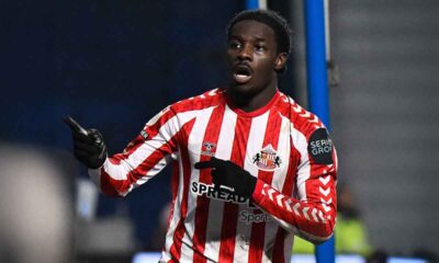 Eliezer-Mayenda-durante-un-partido-del-Sunderland-en-la-Championship-inglesa