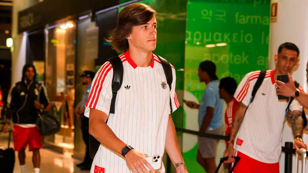 Álvaro-Carreras-viaja-a-Estados-Unidos-con-el-Benfica-para-disputar-el-Mundial-de-Clubes