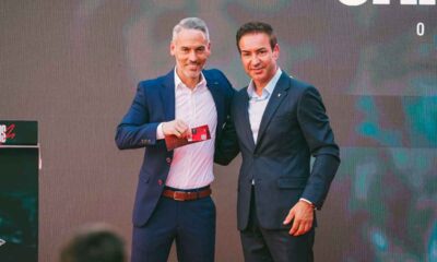 El-español-Carlos-Vicens-(I),-durante-su-presentación-con-el-Braga