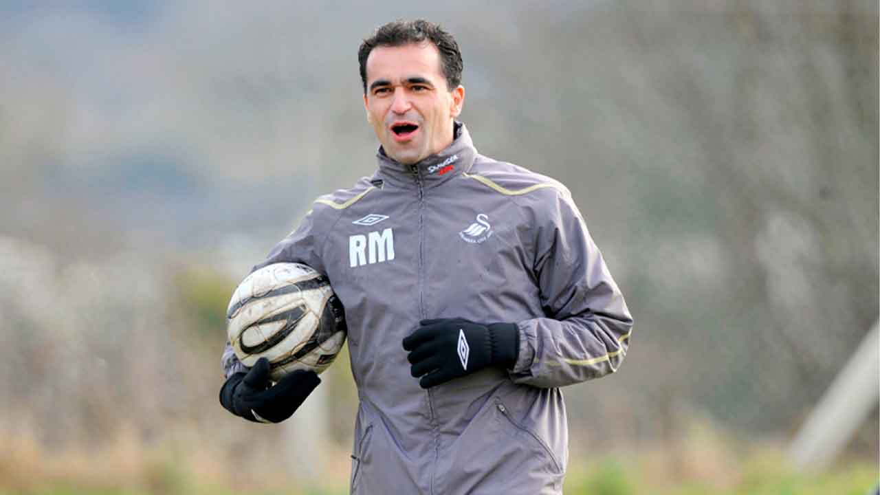 El-español-Roberto-Martínez-durante-su-etapa-como-entrenador-del-Swansea