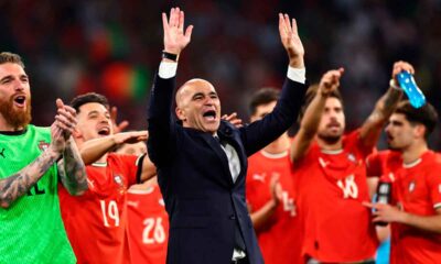 El-seleccionador-español-de-Portugal,-Roberto-Martínez,-celebra-la-victoria-de-los-lusos-en-la-Nations-League