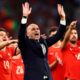 El-seleccionador-español-de-Portugal,-Roberto-Martínez,-celebra-la-victoria-de-los-lusos-en-la-Nations-League