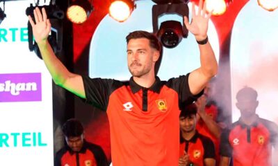 Adrián-Sardinero-durante-la-presentación-del-Kannur-Warriors,-de-la-Super-League-Kerala