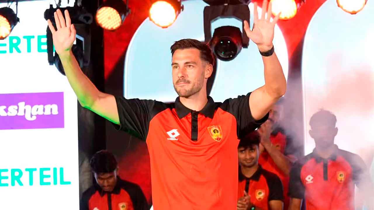 Adrián-Sardinero-durante-la-presentación-del-Kannur-Warriors,-de-la-Super-League-Kerala