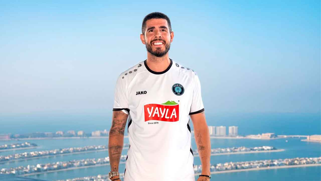 Alejandro-Pozuelo-durante-su-presentación-con-el-Palm-City