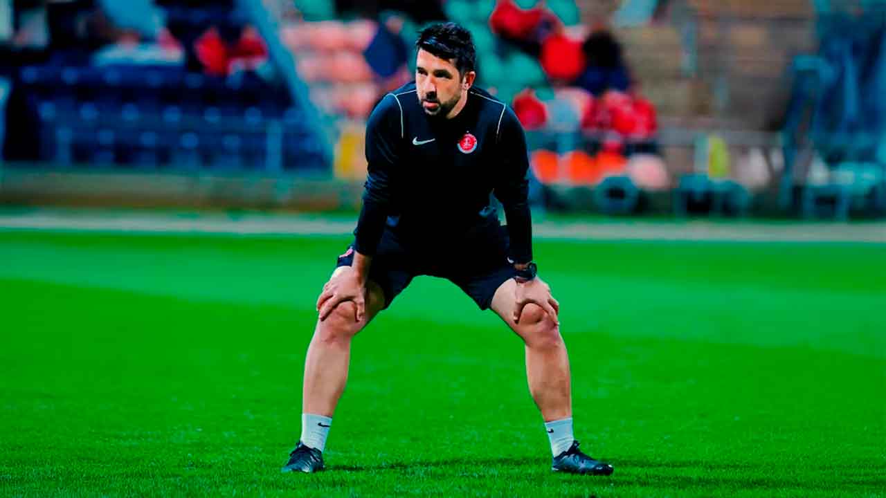 David-Samaniego,-asistente-español-en-el-Hapoel-Tel-Aviv