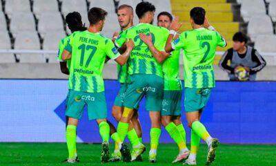 El-AEK-Larnaca-de-Idiakez-conquista-la-Supercopa-ante-el-Pafos-de-Carcedo