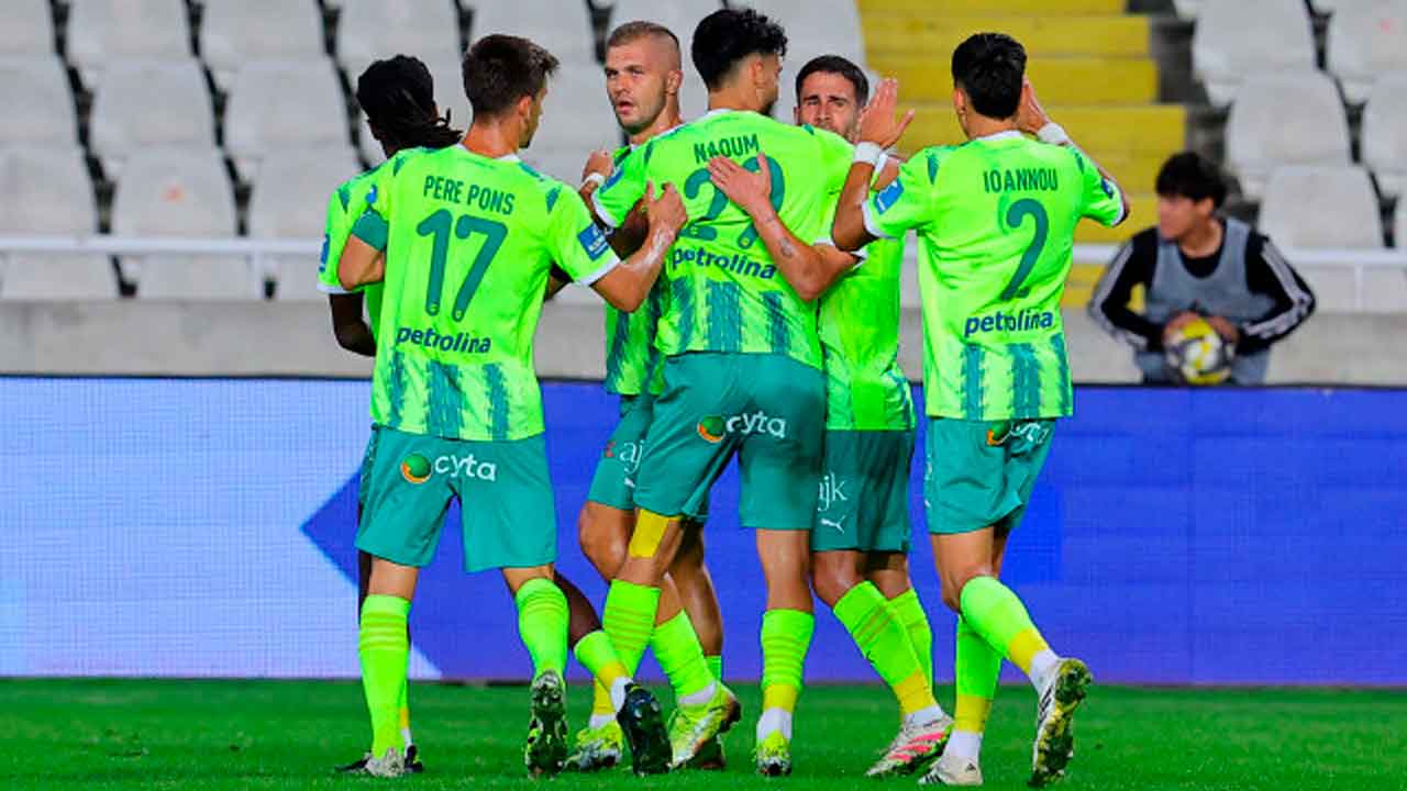 El-AEK-Larnaca-de-Idiakez-conquista-la-Supercopa-ante-el-Pafos-de-Carcedo