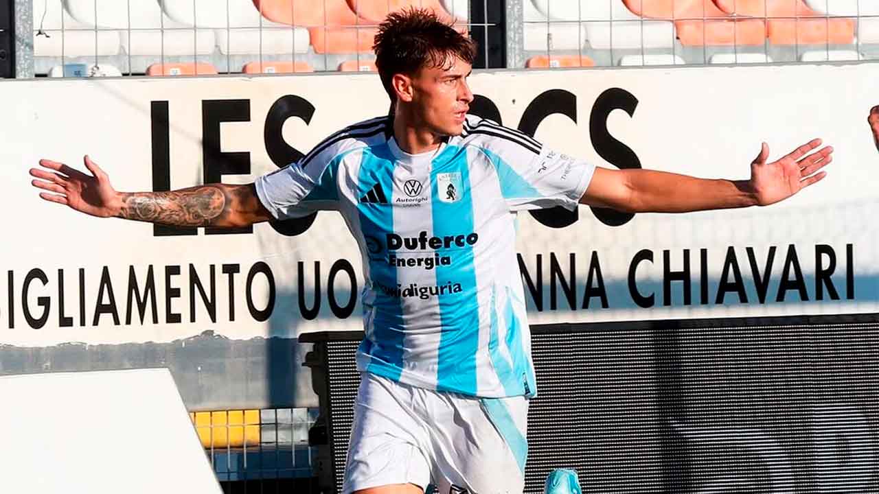 El-español-Bernat-Guiu-celebra-uno-de-sus-goles-con-el-Virtus-Entella
