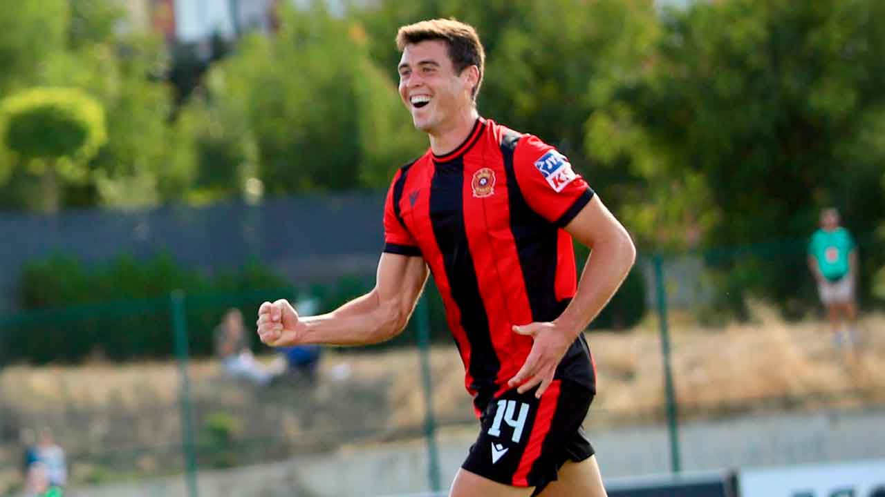 Oier-Sarriegi-durante-un-partido-del-Drenica-en-la-Liga-de-Kosovo