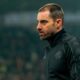 Rubén-Sellés,-durante-su-etapa-como-entrenador-del-Hull-City