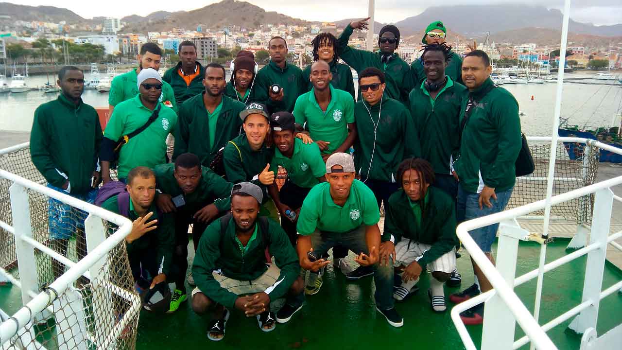 El-español-David-Machín-durante-un-desplazamiento-del-Sporting-Clube-de-Brava-en-la-Liga-de-Cabo-Verde