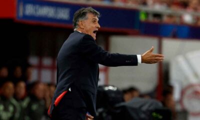 José-Luis-Mendilibar,-durante-el-Olympiacos-Real-Madrid