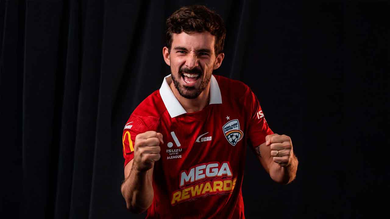 Juan Muñiz, durante su presentación con Adelaide United