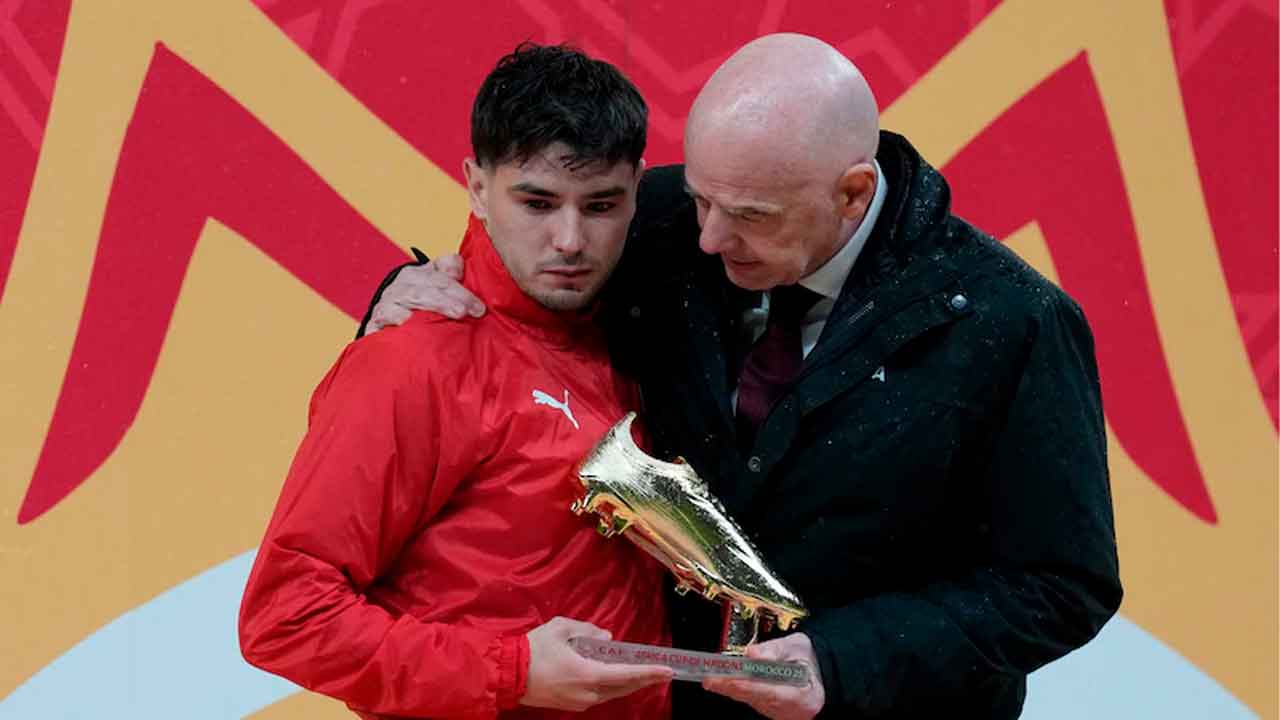 Brahim-Díaz-recoge-el-premio-a-máximo-goleador-de-la-Copa-África