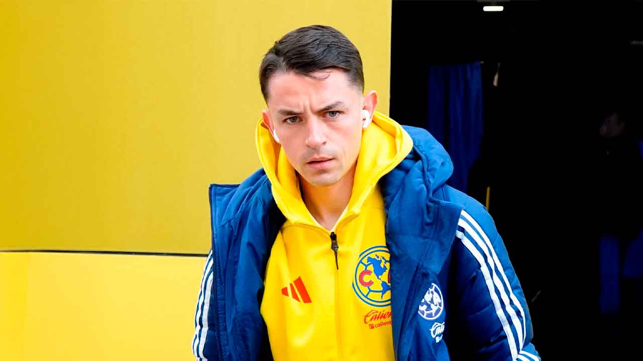 El-español-Álvaro-Fidalgo-durante-una-concentración-de-Club-América