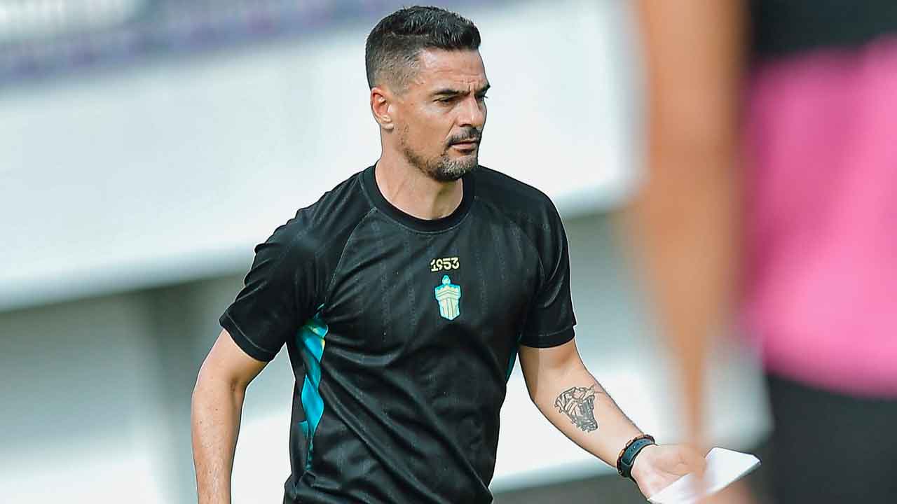 El-español-Carlos-Peña-durante-un-entrenamiento-del-Persita