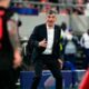 Mendilibar,-durante-un-partido-del-Olympiacos-en-Champions