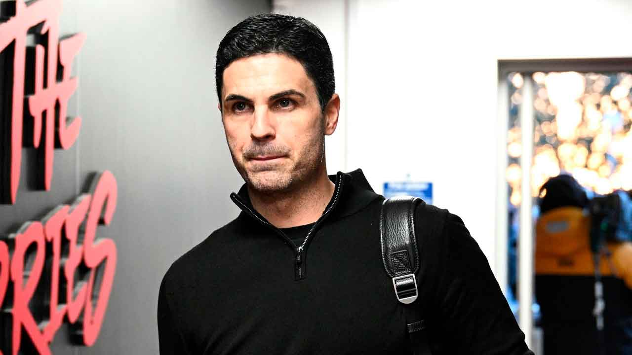 Mikel-Arteta-llega-al-estadio-antes-de-un-partido-del-Arsenal