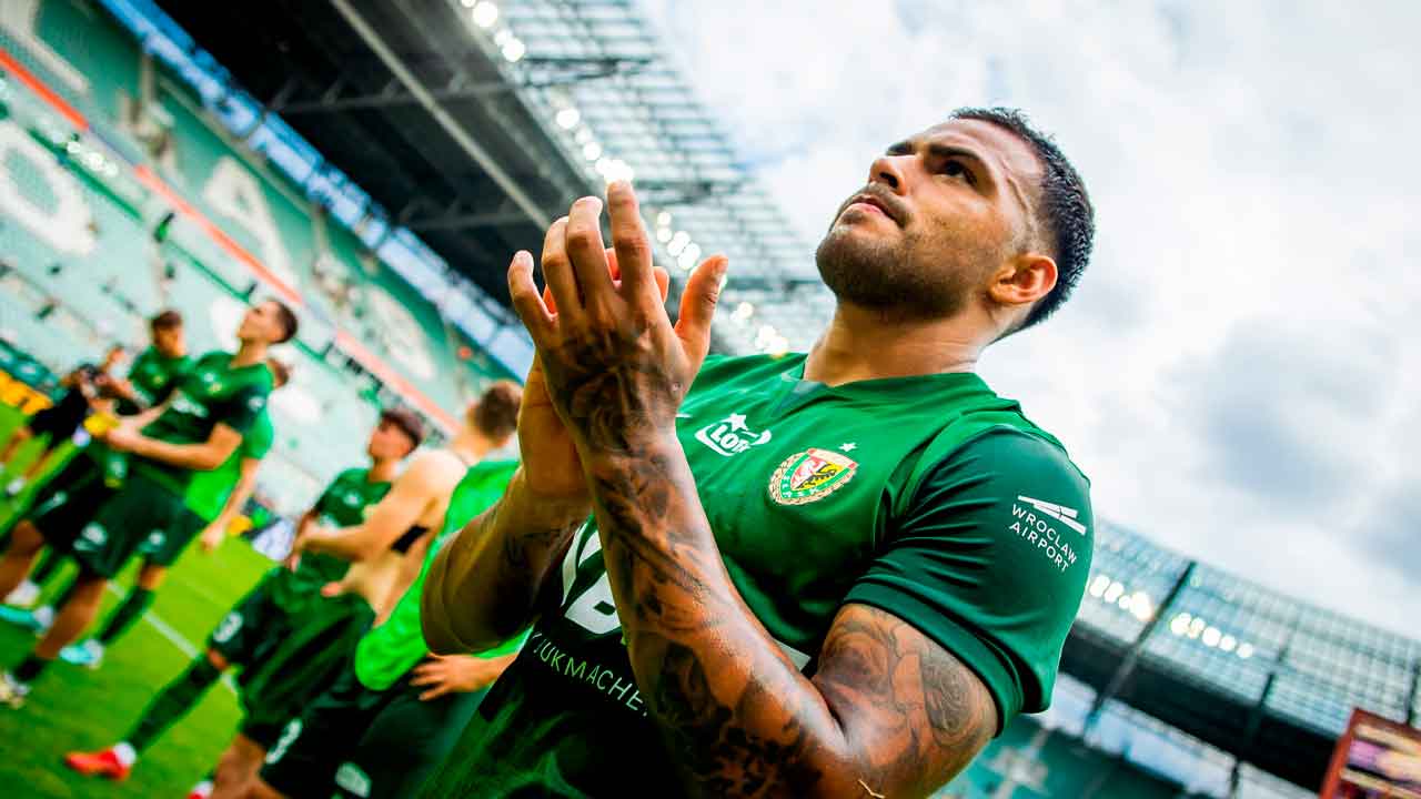 Nahuel-Leiva,-durante-su-paso-por-el-Slask-polaco