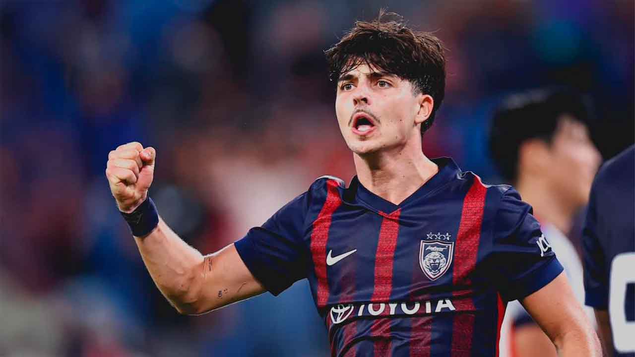 Teto-Martin-irrumpe-en-Johor-con-una-exhibición-histórica-seis-goles-y-elogios-de-Xisco-Muñoz