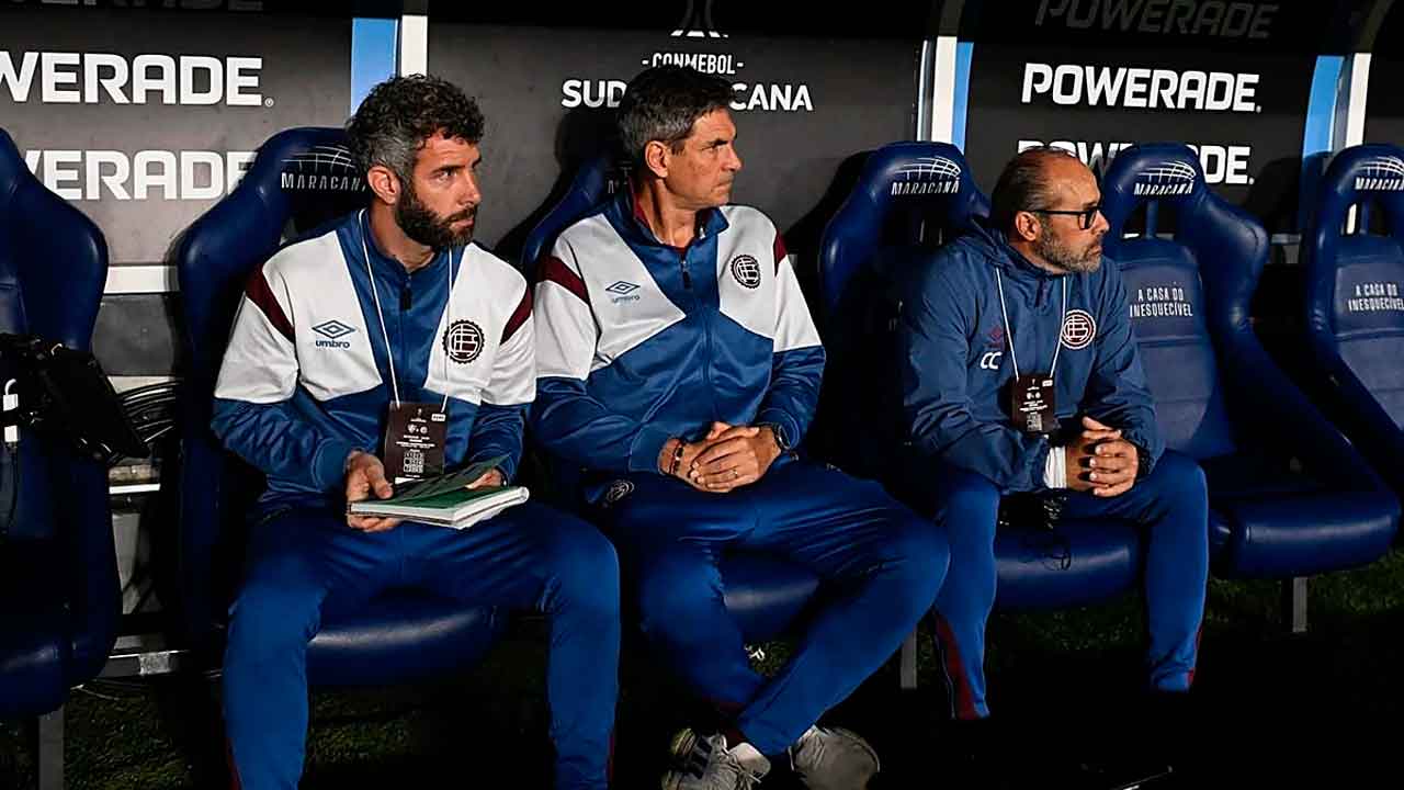 Xavi-Tamarit-(I),-durante-su-etapa-como-asistente-de-Pellegrino-en-Lanús