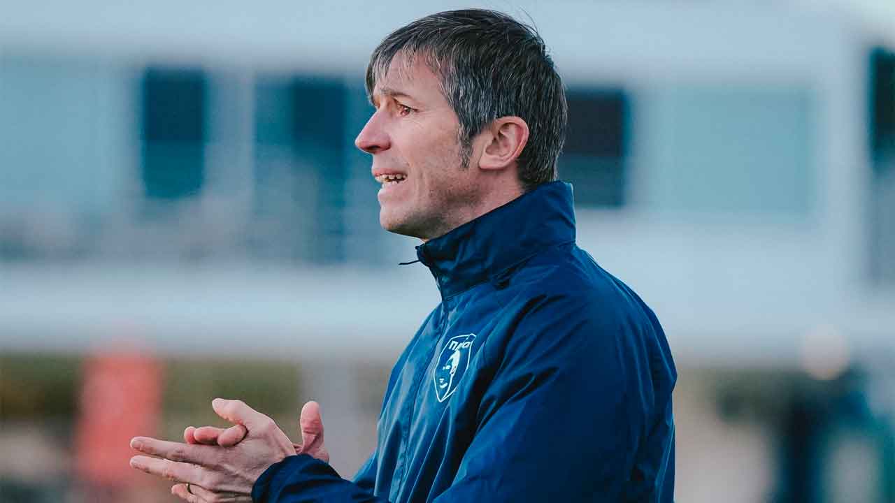 Albert-Celades,-durante-un-entrenamiento-del-Pafos