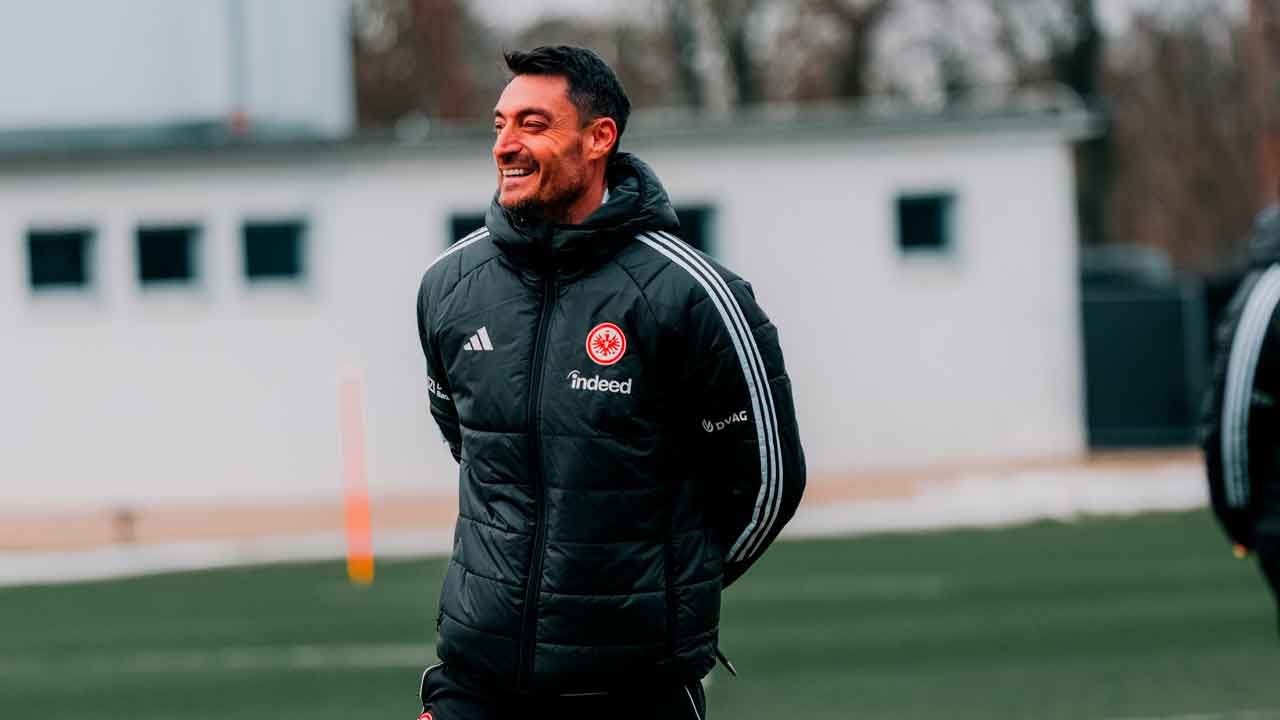 Albert-Riera-durante-uno-de-sus-primeros-entrenamientos-con-el-Eintracht
