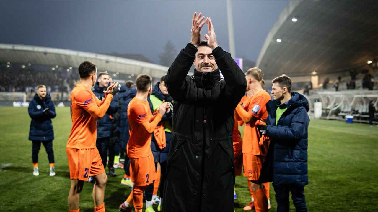 El-español-Albert-Riera-durante-su-despedida-del-Celje