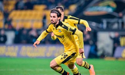 El-español-Carlos-Algarra-celebra-su-primer-gol-en-el-fútbol-búlgaro