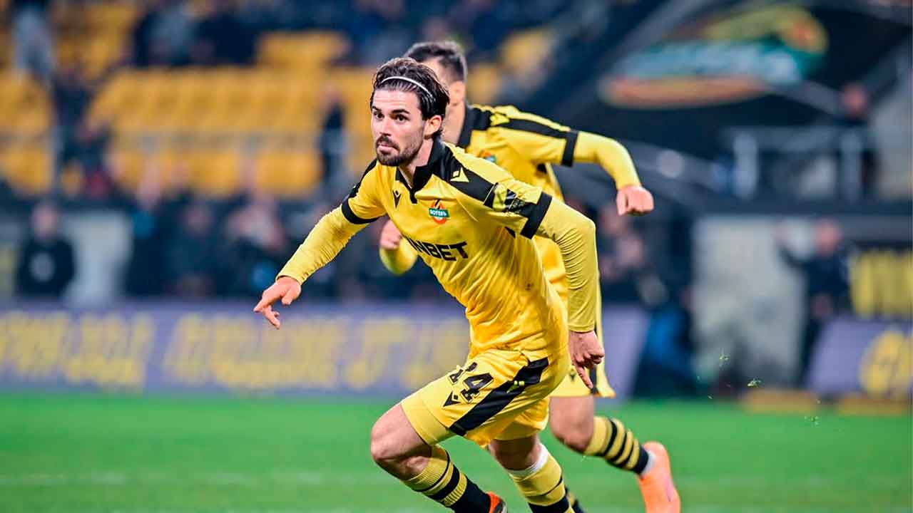 El-español-Carlos-Algarra-celebra-su-primer-gol-en-el-fútbol-búlgaro
