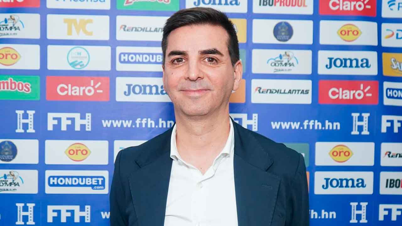 El-español-Francis-Hernández,-director-deportivo-de-la-Federación-de-Honduras
