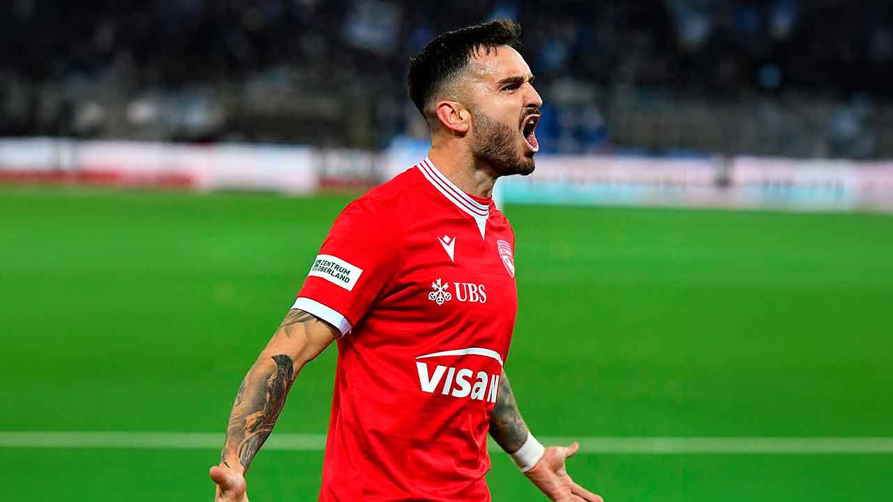 El-español-Genís-Montolio-celebra-uno-de-los-triunfos-del-Thun-en-la-Superliga-suiza