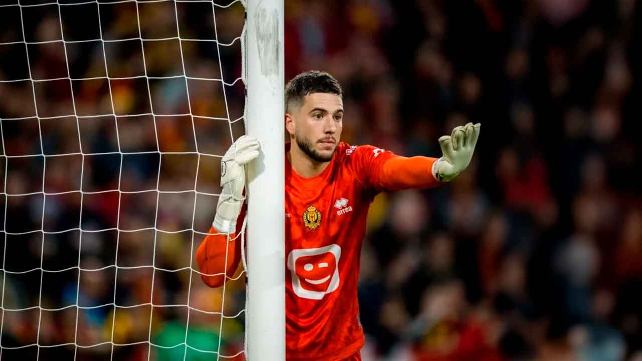 El-español-Nacho-Miras-durante-un-partido-del-Mechelen